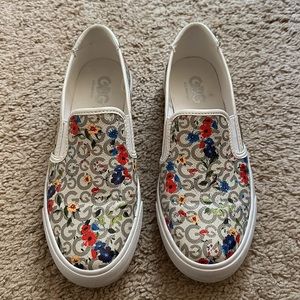 GBG Los Angeles Floral Slip Ons